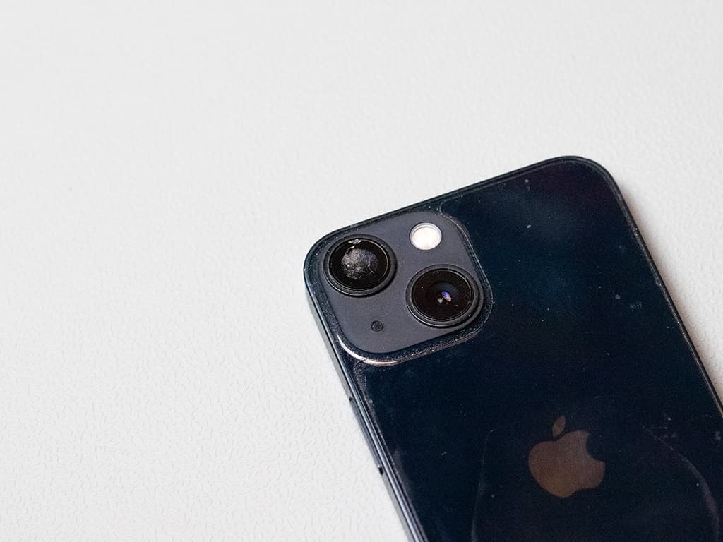 Prasklé sklo kamery iPhone - 2